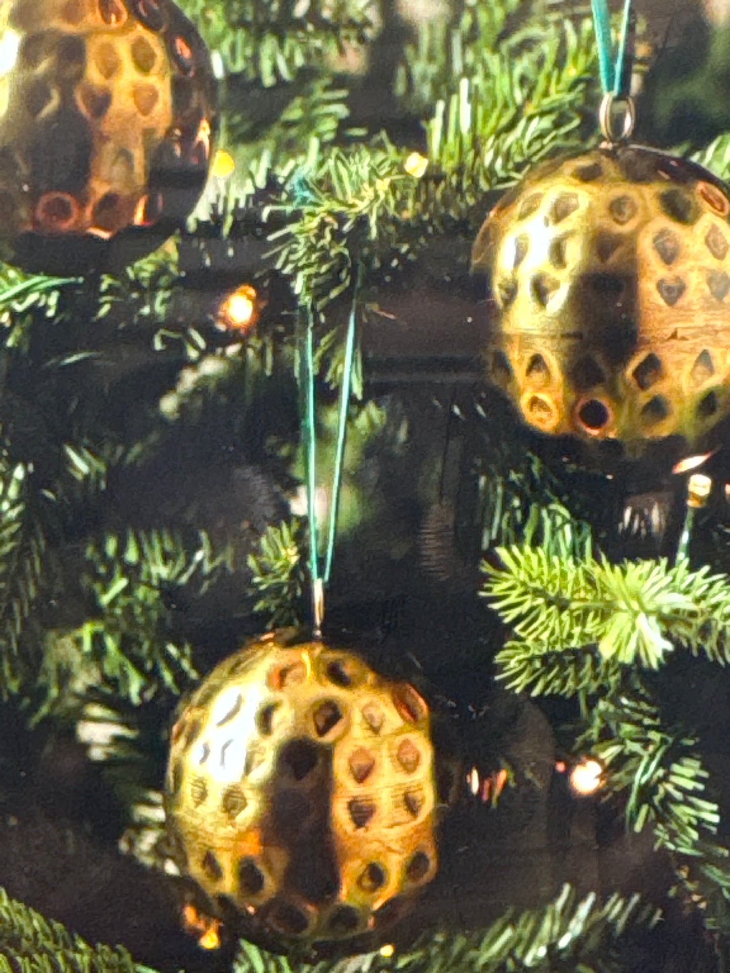 GT Ardington Hammered Bauble Brass Set of 3