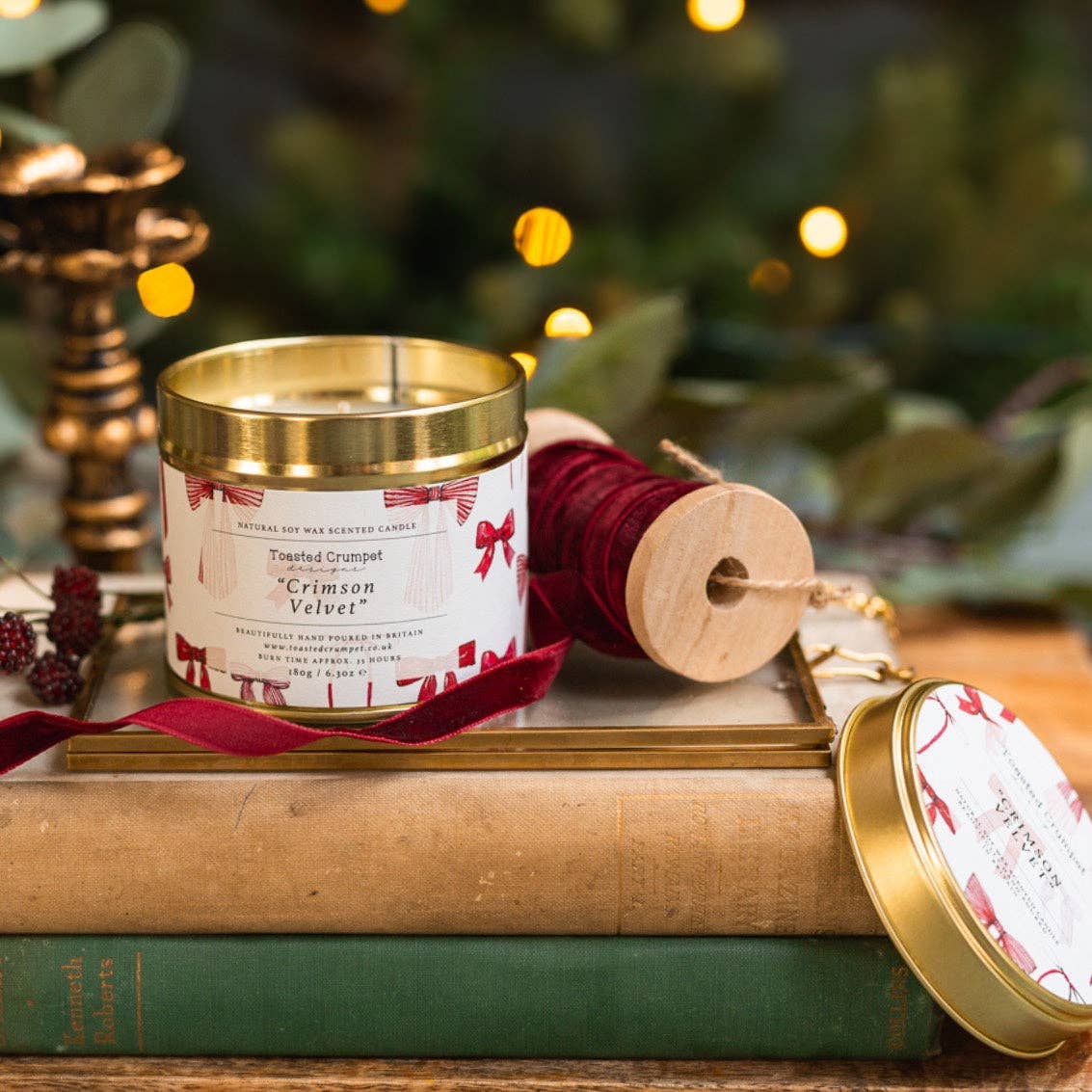 Crimson Velvet Candle in a Matt Gold Tin (Bows & Berries)